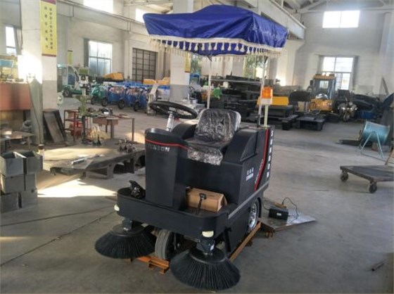 圣倍諾小型掃地車(chē)