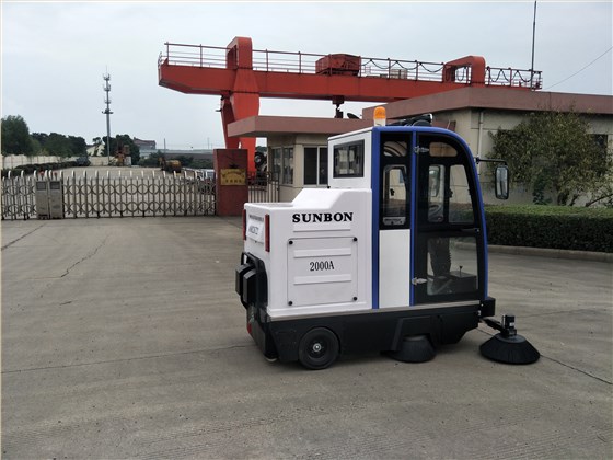 圣倍諾電動(dòng)清掃車廠家
