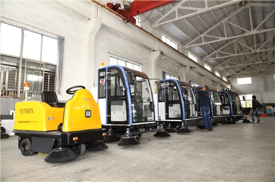 圣倍諾掃地車(chē)廠(chǎng)家