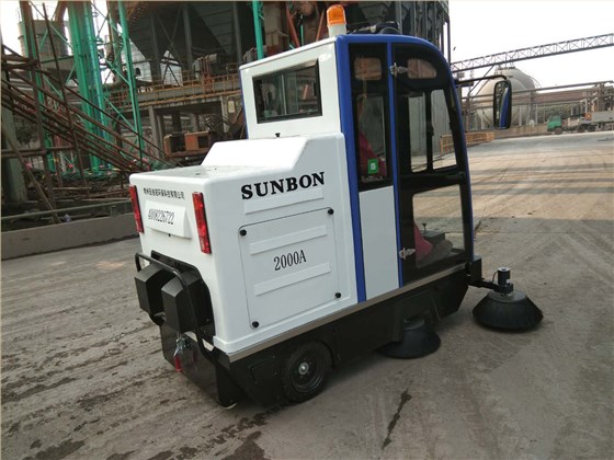 為什么市場上駕駛式掃地機價格差異很大