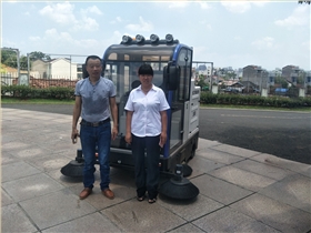 電動(dòng)掃地機(jī)讓夏季戶外清潔變得輕松簡(jiǎn)單 電動(dòng)掃地機(jī)讓夏季戶外清潔變得輕松簡(jiǎn)單