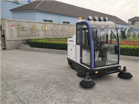 下雨天電動(dòng)清掃車的使用有哪些注意事項(xiàng)？