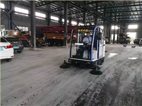 電動(dòng)掃地車充電應(yīng)該注意哪些