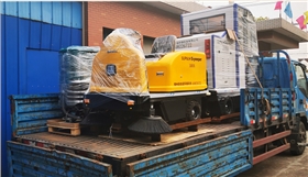 深圳建材廠選購圣倍諾1400駕駛式電動掃地車