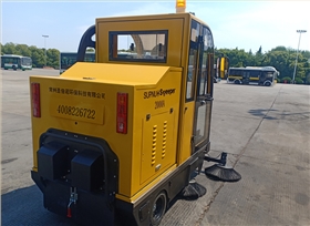 常州公交公司采購圣倍諾2000A型電動掃地車