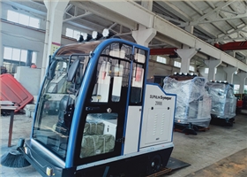 廠區(qū)停車場(chǎng)粉塵清掃工作交給電動(dòng)掃地車