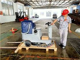  江蘇宜興陶瓷廠采購(gòu)駕駛式洗地機(jī)