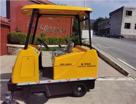 工廠掃地機(jī)越來越受企業(yè)老板們青睞