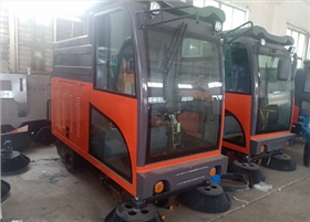 河北保定安新縣醫(yī)院采購圣倍諾2000B駕駛式電動掃地車