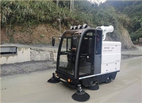 街道路面清掃成為農(nóng)村環(huán)保清掃新助手 街道路面清掃成為農(nóng)村環(huán)保清掃新助手