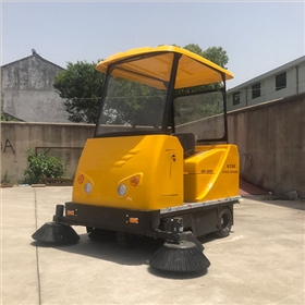 國(guó)產(chǎn)路面清掃機(jī)哪款好？