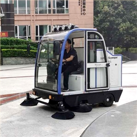 電動(dòng)清潔掃地車