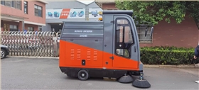 為什么工廠會選擇小型掃地車 為什么工廠會選擇小型掃地車