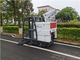 電動洗地機和電動掃地車的區(qū)別 電動洗地機和電動掃地車的區(qū)別
