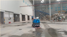 車間清潔掃地車解決人工清掃效率慢的問(wèn)題 車間清潔掃地車解決人工清掃效率慢的問(wèn)題