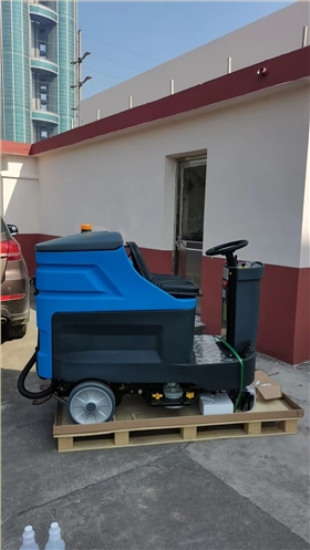 洗地如此簡(jiǎn)單，電動(dòng)洗地機(jī)輕松應(yīng)對(duì)各種污漬