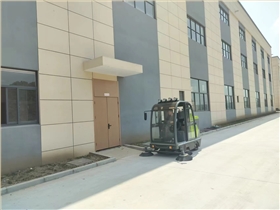 環(huán)保電動清掃車應(yīng)用范圍廣, 操作簡單