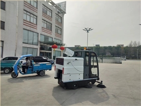 電動清掃車的優(yōu)勢在冬天發(fā)揮得淋漓盡致 電動清掃車的優(yōu)勢在冬天發(fā)揮得淋漓盡致
