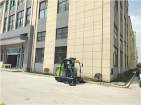 駕駛式清潔，讓社區(qū)環(huán)境更美好