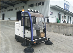 工廠掃地車品牌選擇指南，實用性、售后服務(wù)、品牌口碑是關(guān)鍵！