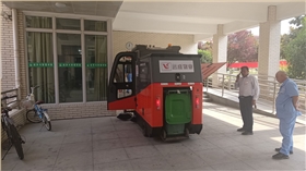 高溫紅色預(yù)警下的城市守衛(wèi):維修工人辛勤工作 高溫紅色預(yù)警下的城市守衛(wèi):維修工人辛勤工作