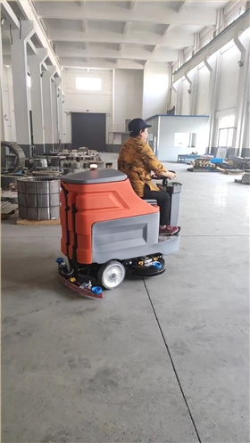 春季景區(qū)清潔新選擇:小型馬路清掃車 春季景區(qū)清潔新選擇:小型馬路清掃車