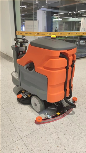 駕駛掃地車:清潔新革命 駕駛掃地車:清潔新革命