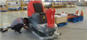 電動(dòng)駕駛式洗地機(jī)成為環(huán)氧地坪保潔新選擇 電動(dòng)駕駛式洗地機(jī)成為環(huán)氧地坪保潔新選擇