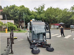 清掃車(chē)的獨(dú)特優(yōu)勢(shì)與魅力 清掃車(chē)的獨(dú)特優(yōu)勢(shì)與魅力