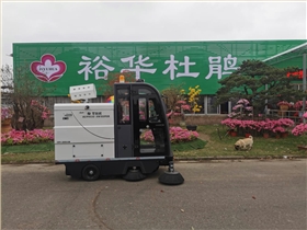 物業(yè)清潔掃地機(jī)：小區(qū)道路快速保潔的新篇章，提升企業(yè)形象的利器