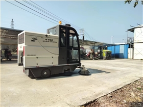 駕駛式掃地車的魅力:提升清潔效率的完美選擇 駕駛式掃地車的魅力:提升清潔效率的完美選擇