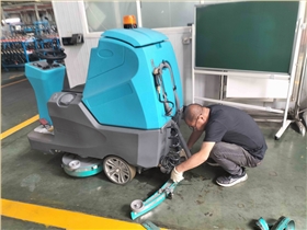 室內(nèi)洗地機(jī)：提升清潔效率的重要工具，現(xiàn)在哪些行業(yè)正在依賴它？