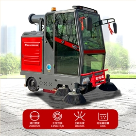 駕駛式物業(yè)清掃車：物業(yè)清潔的“實力擔當”