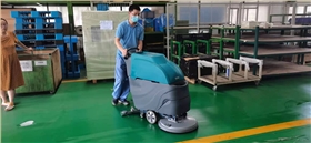 現(xiàn)代制造商車間一般使用駕駛電動(dòng)洗地機(jī) 現(xiàn)代制造商車間一般使用駕駛電動(dòng)洗地機(jī)
