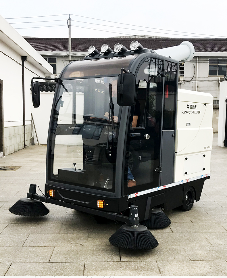 小型電動清掃車成為了小區(qū)清潔的新寵 小型電動清掃車成為了小區(qū)清潔的新寵