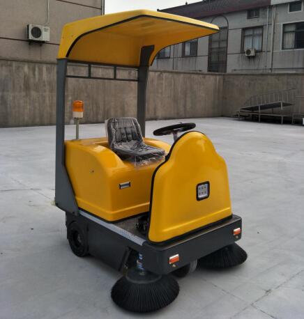 圣倍諾電動(dòng)掃地車1400A加蓬