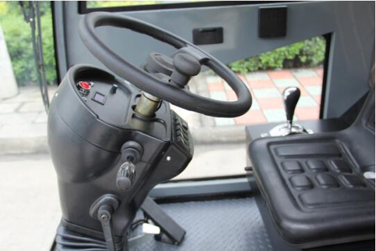 圣倍諾掃地車(chē)駕駛室