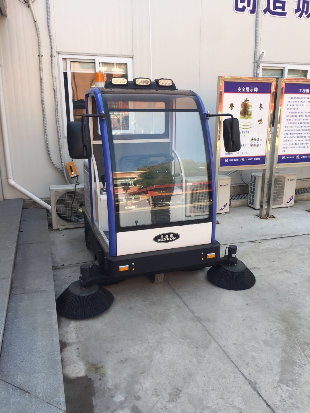 圣倍諾電動(dòng)掃地車(chē)上海工地應(yīng)用