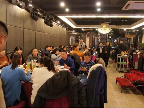 電動(dòng)掃地車廠家慶祝新年