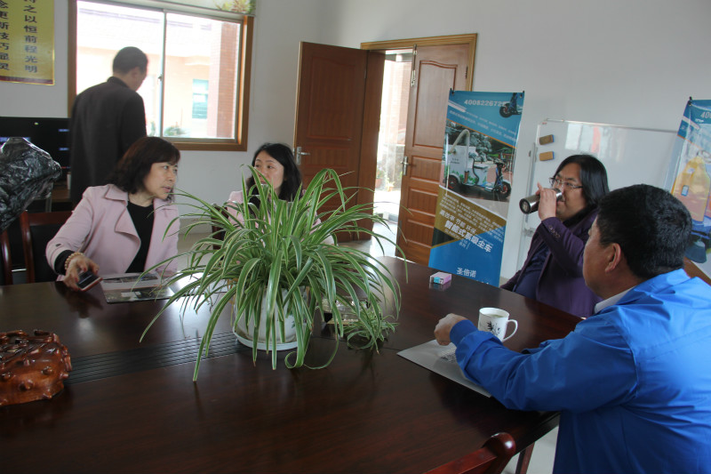 河北客戶考察圣倍諾電動(dòng)掃地車