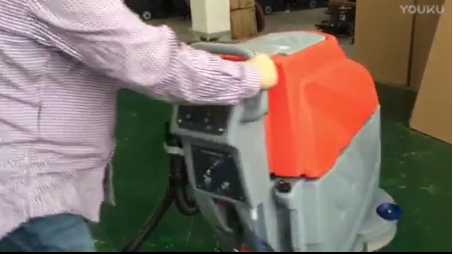 地面清洗工作應(yīng)選擇怎樣的電動洗地機(jī)