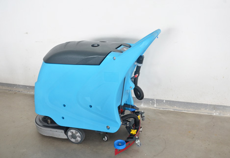 地面清洗工作應(yīng)選擇怎樣的電動洗地機(jī)