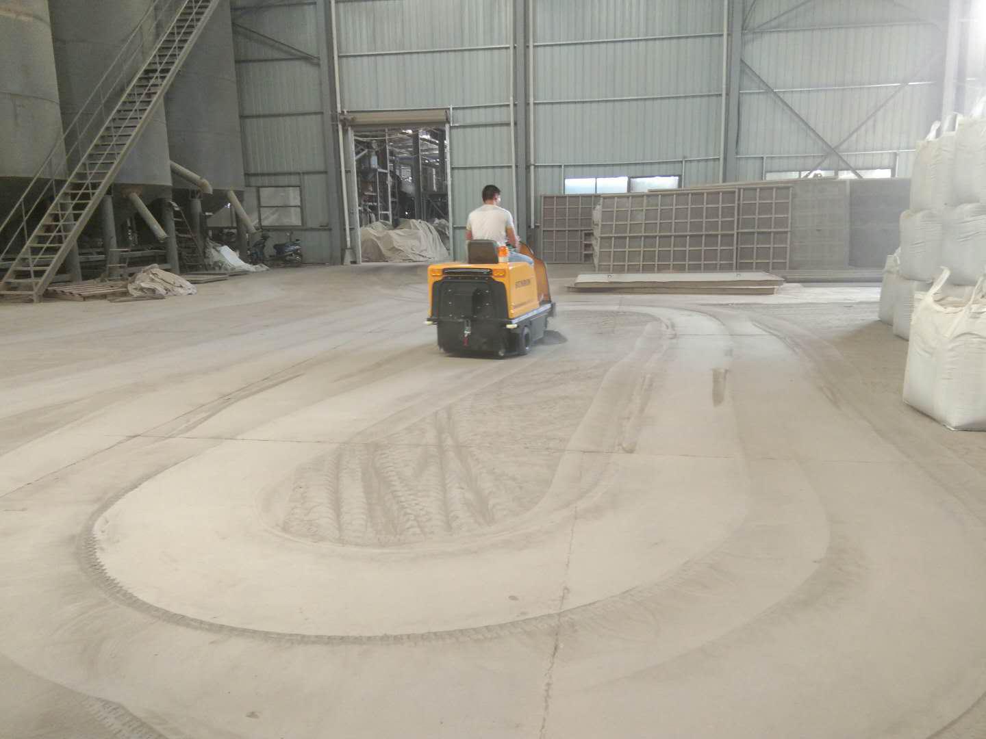 工廠用車間掃地機(jī)如何選？