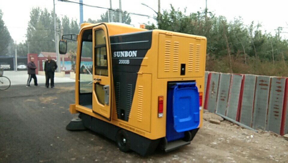 電動(dòng)環(huán)衛(wèi)掃地車為何深受新農(nóng)村青睞