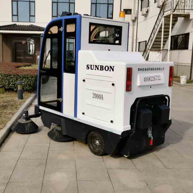 醫(yī)院園區(qū)路面清潔用電動清掃車