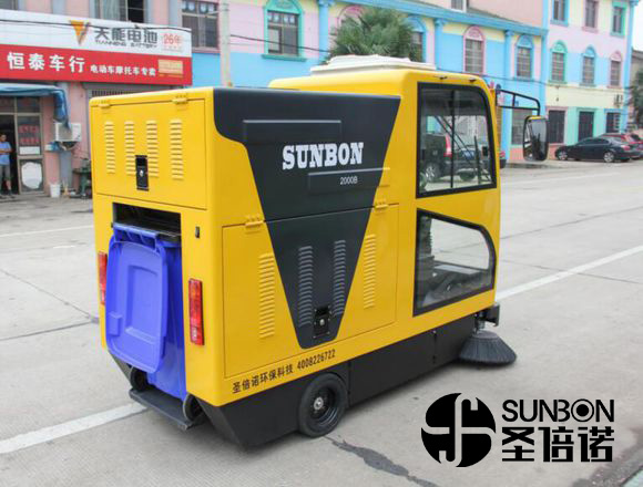 駕駛式電動掃地機使用于更多的學校 駕駛式電動掃地機使用于更多的學校