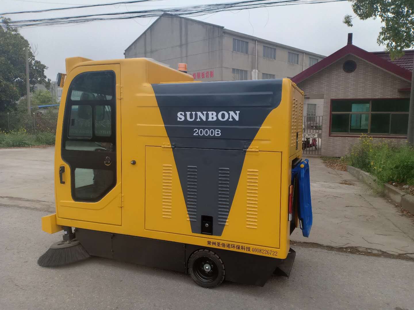 電動(dòng)掃地車(chē)順利交付無(wú)錫某新農(nóng)村