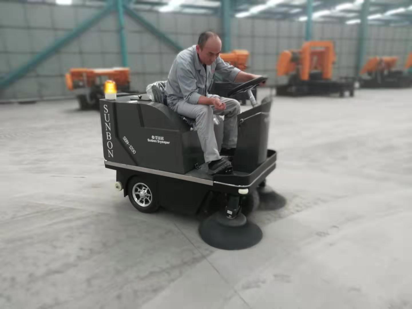 小型掃地車進駐張家港某鋼加工有限公司