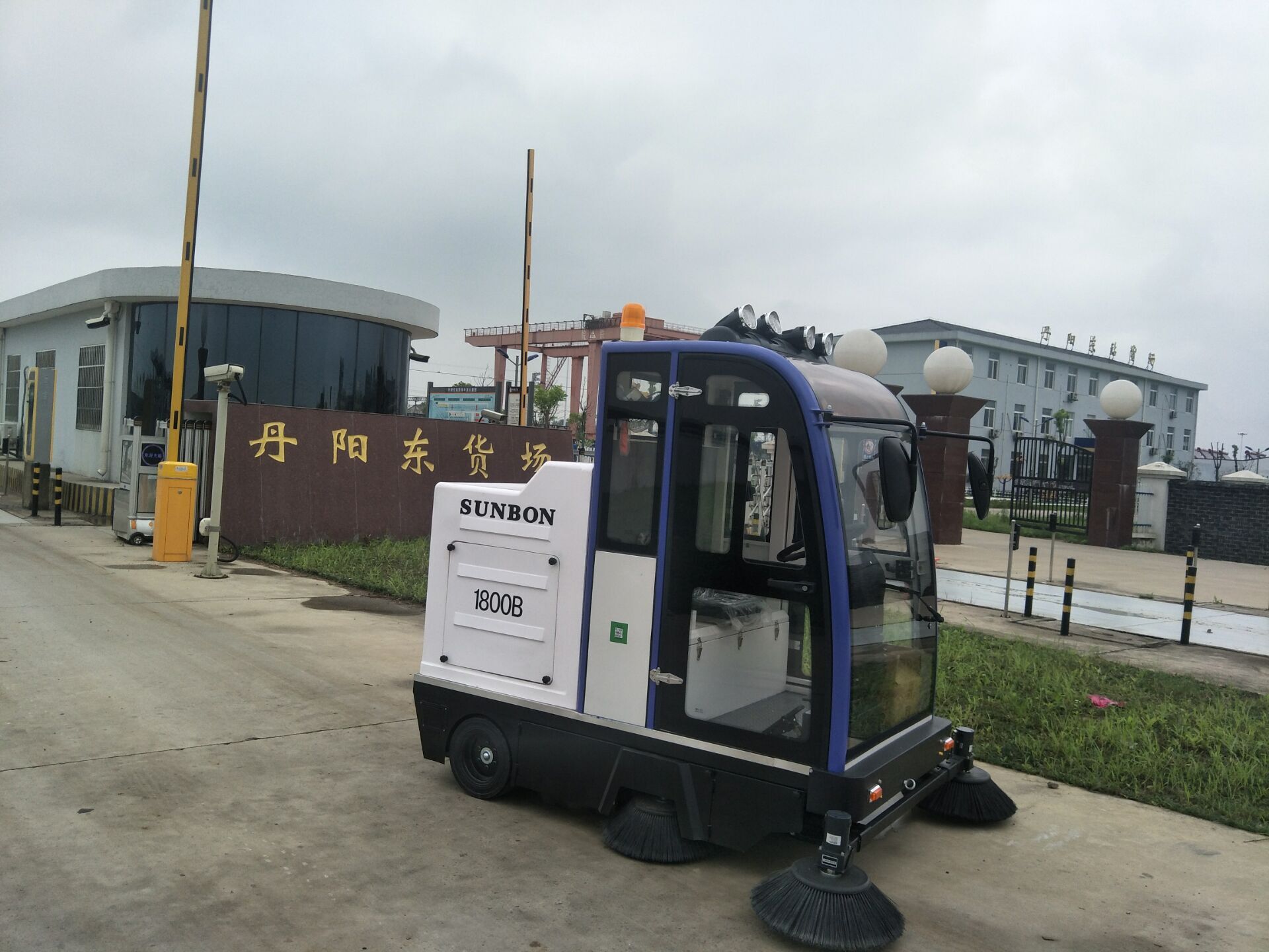 決定駕駛式電動(dòng)掃地車性價(jià)比高的因素