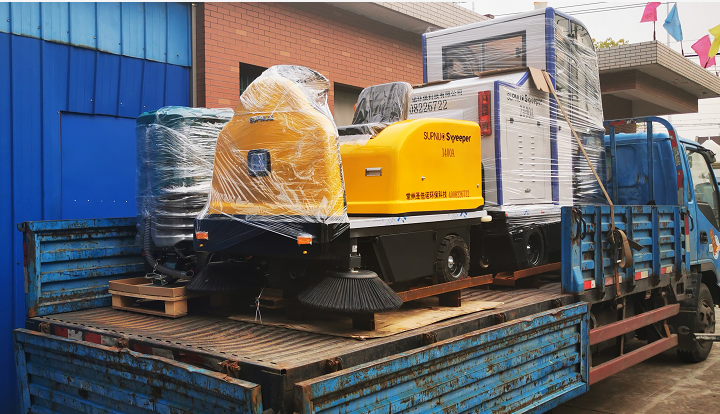 深圳建材廠選購圣倍諾1400駕駛式電動掃地車